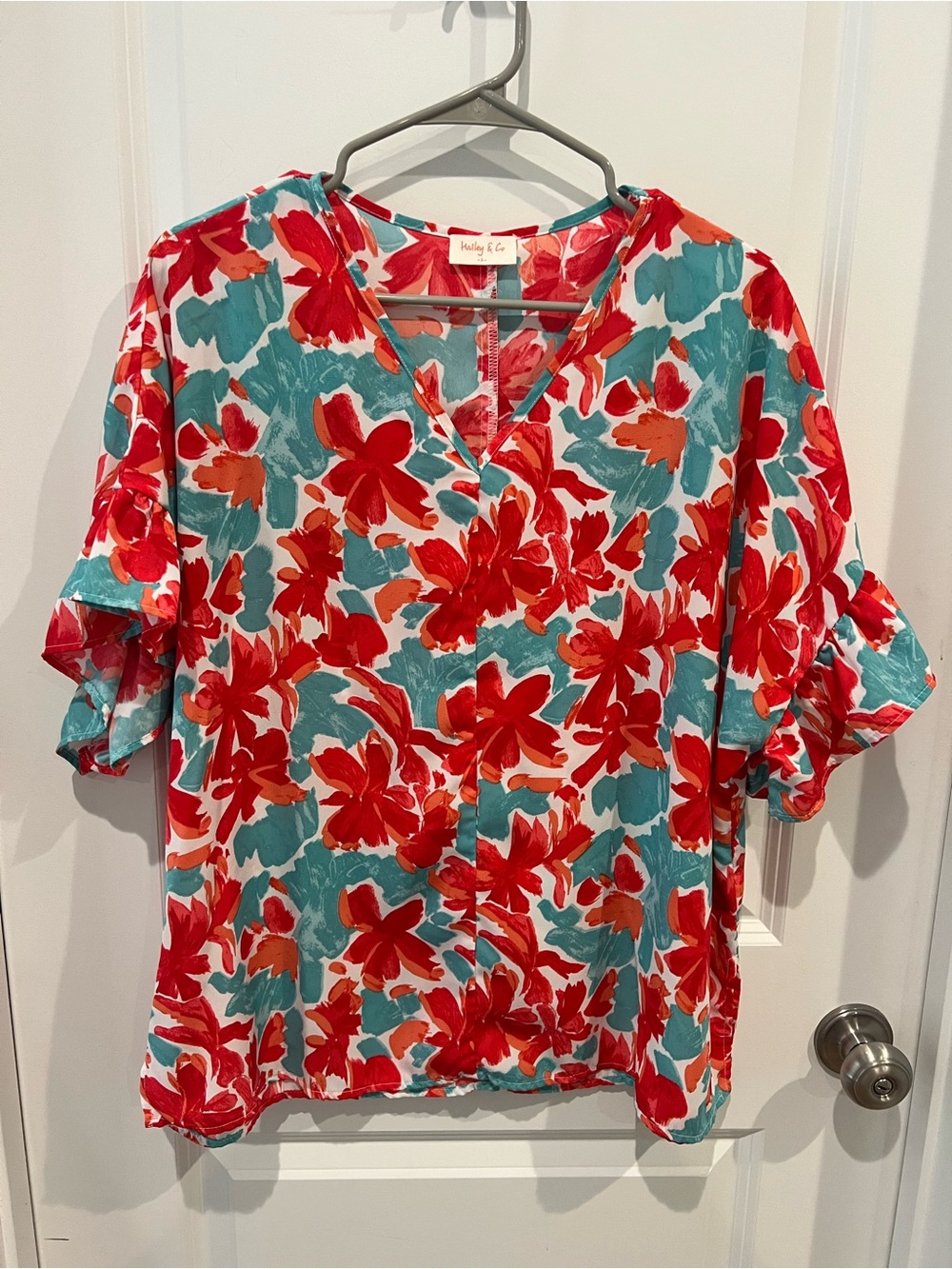 Hailey & Co. V-Neck Floral Blouse in Red & Teal Size Large